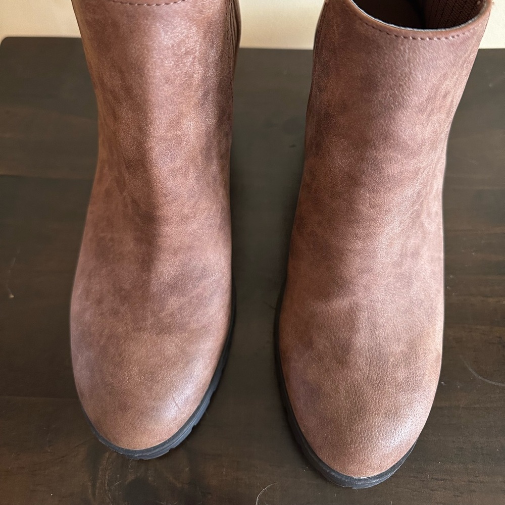 Sam & Libby Faux Leather Deanna Chunky Heel Booties Tread Soles Women's 9.5 - Picture 4 of 13